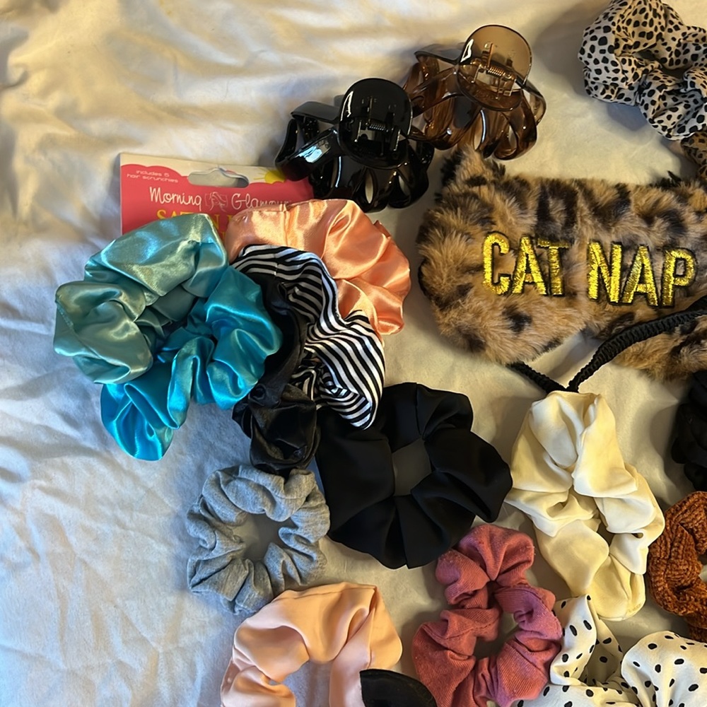 Hair Accessory Lot - Picture 7 of 7
